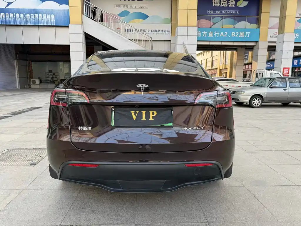 Tesla Model Y 2024