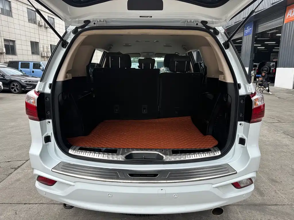 Isuzu MU-X 2021