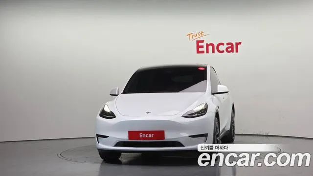 Tesla Model Y 2024