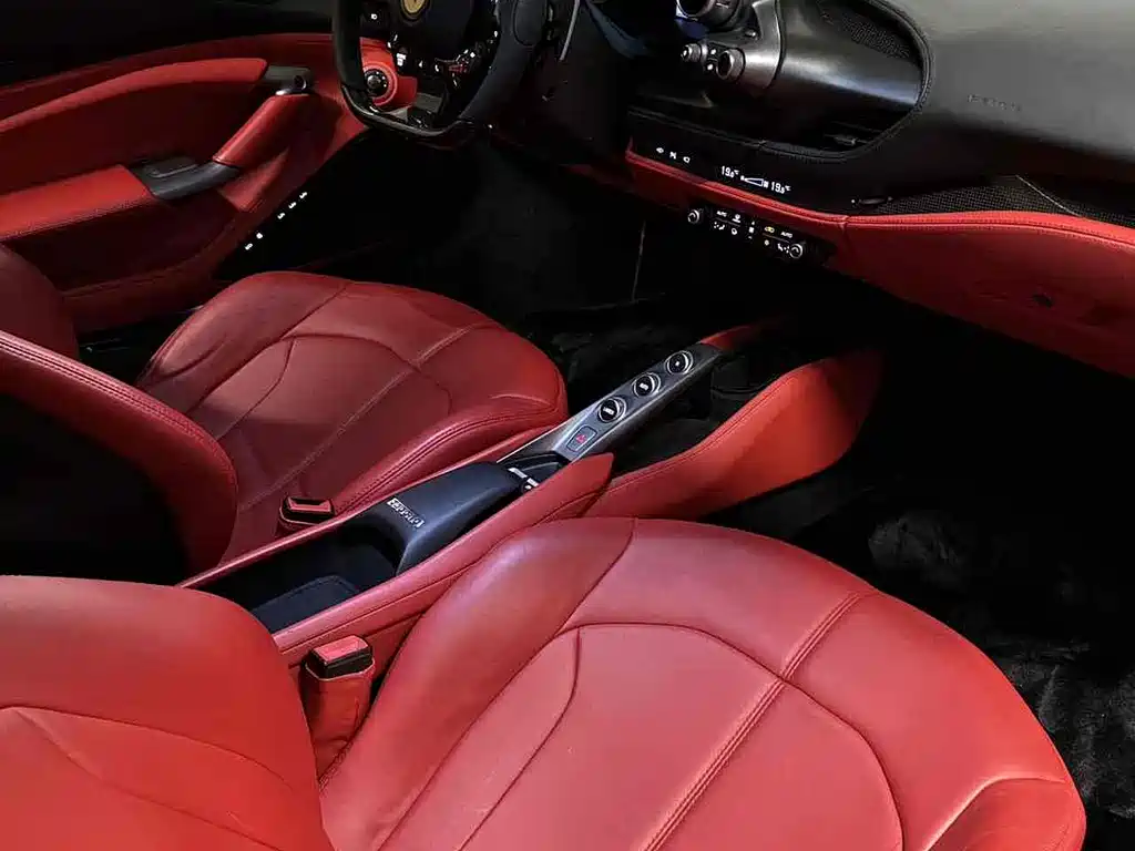 Ferrari F8 2021