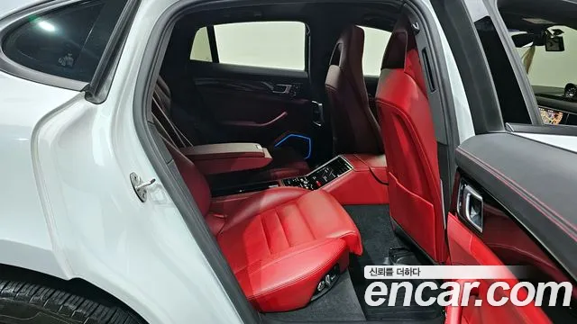 Porsche Panamera 2021