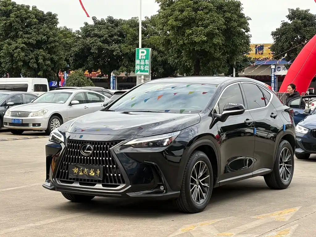 Lexus NX 2023