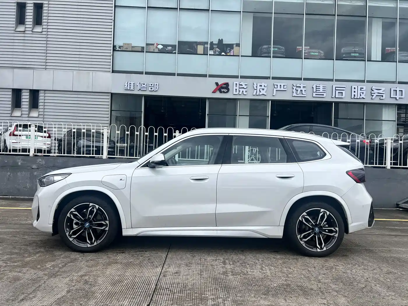 BMW iX1 2025