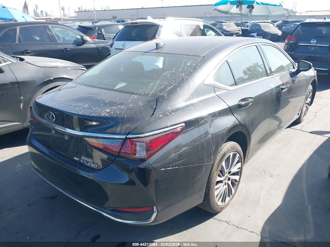 Lexus ES 2021