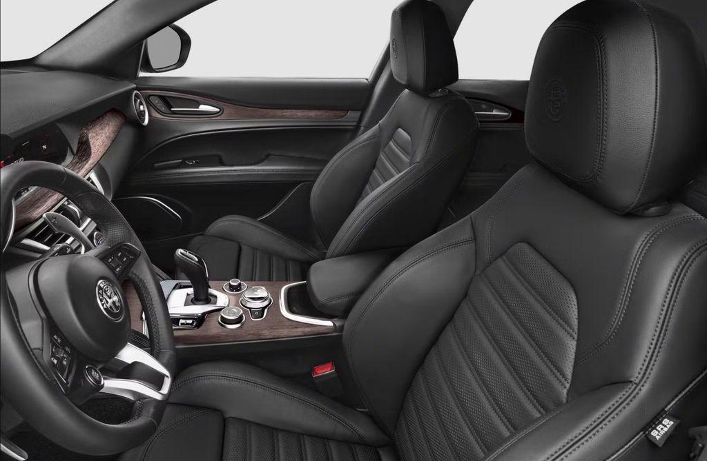 Alfa Romeo Stelvio 2023