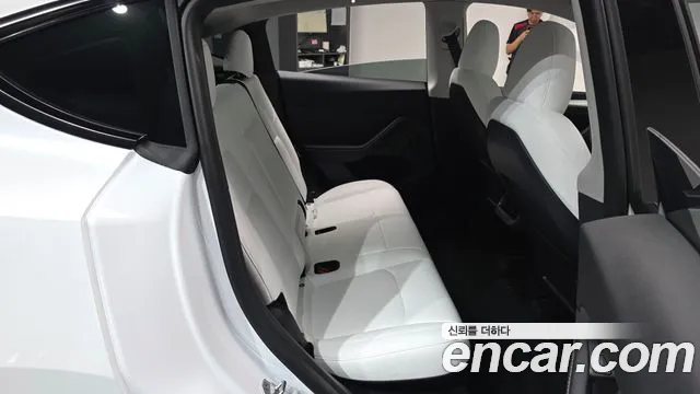 Tesla Model Y 2024
