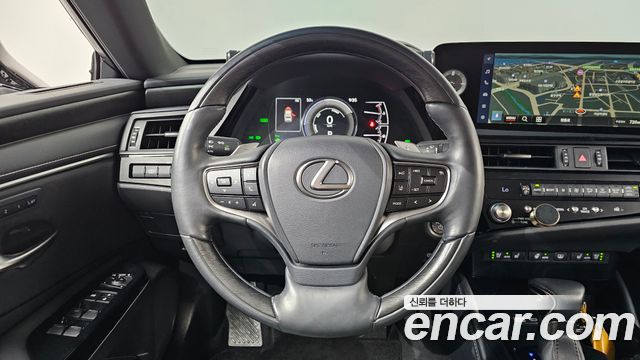 Lexus ES 2022
