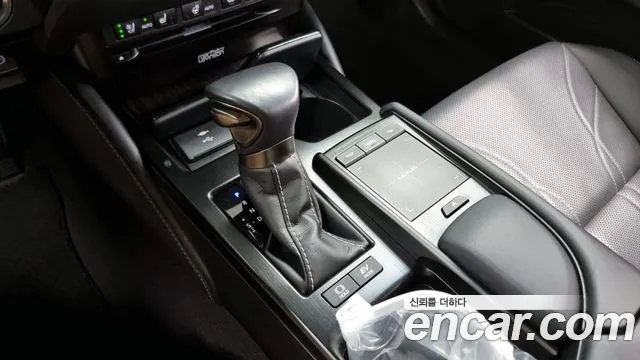 Lexus ES 2020