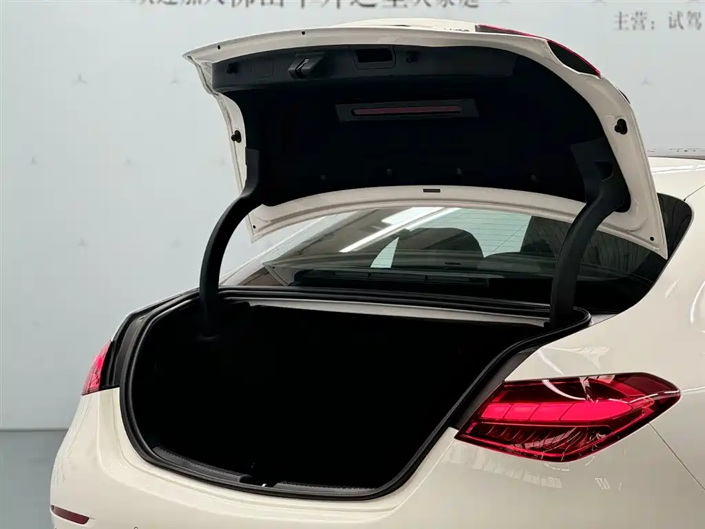 Mercedes-Benz C-Класс 2024