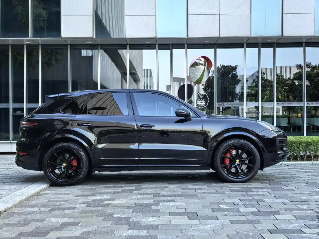 Porsche Cayenne 2021