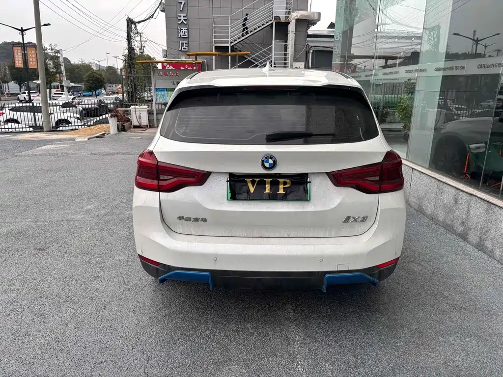 BMW iX3 2021