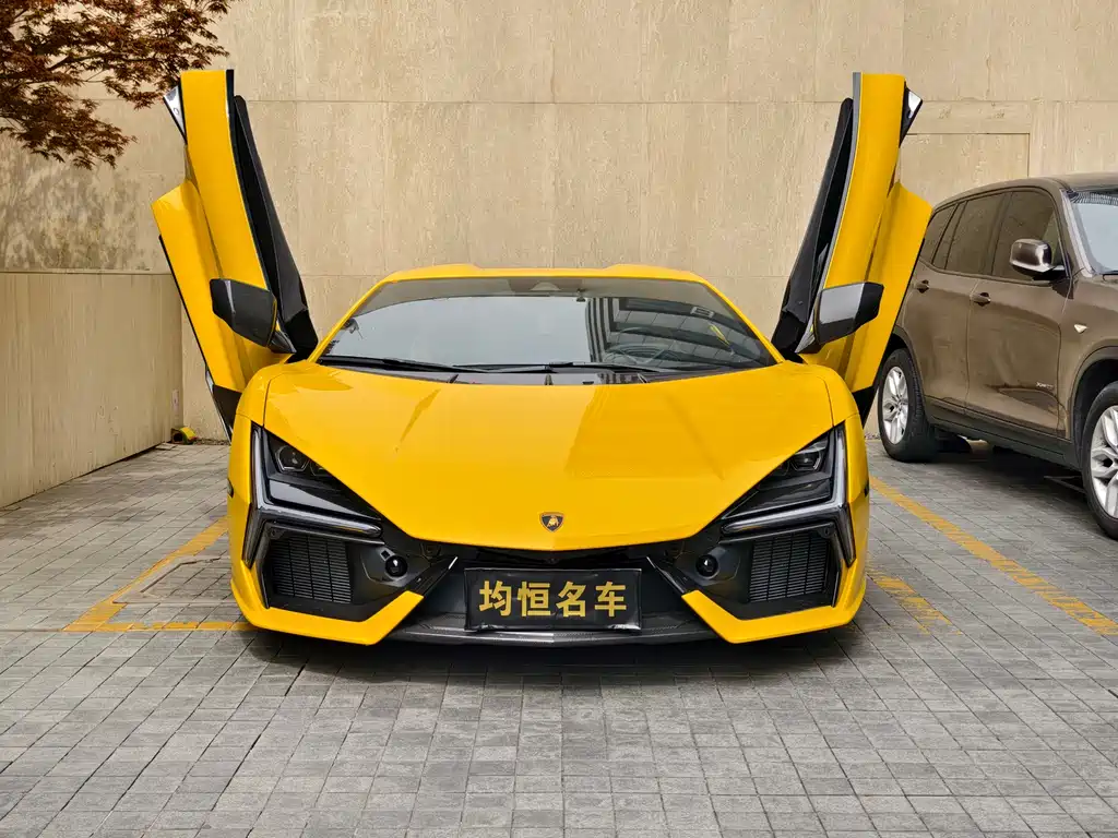 Lamborghini Revuelto 2025
