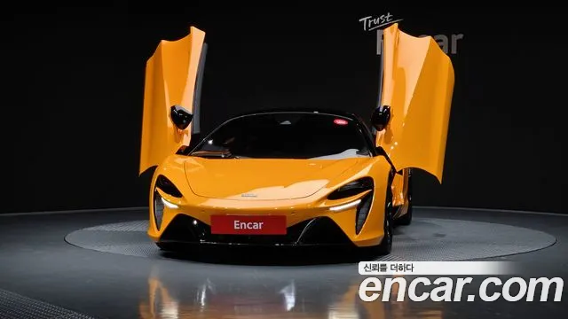 McLaren Artura 2023