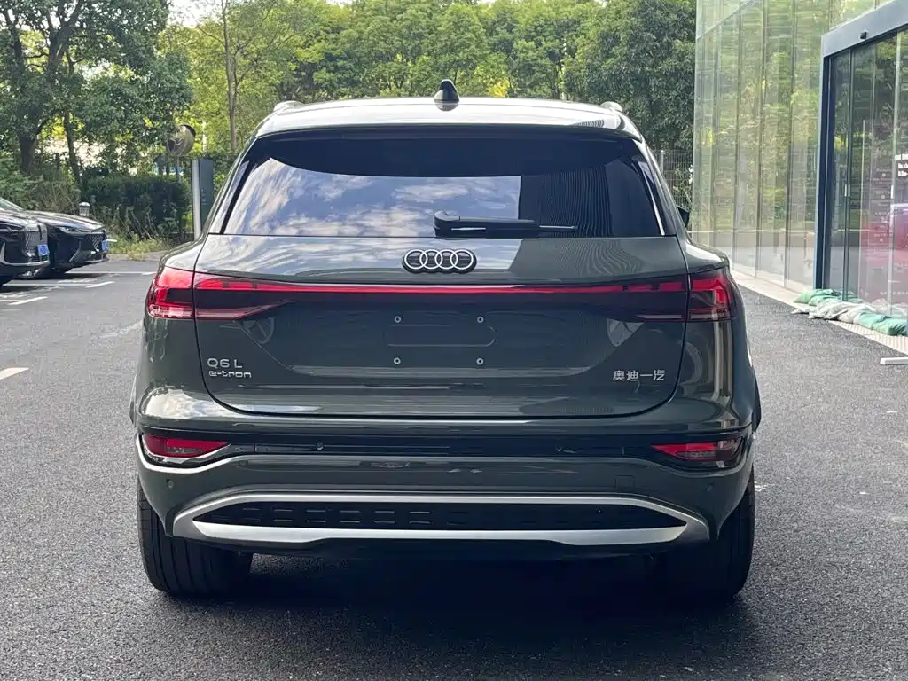 Audi e-tron 2025