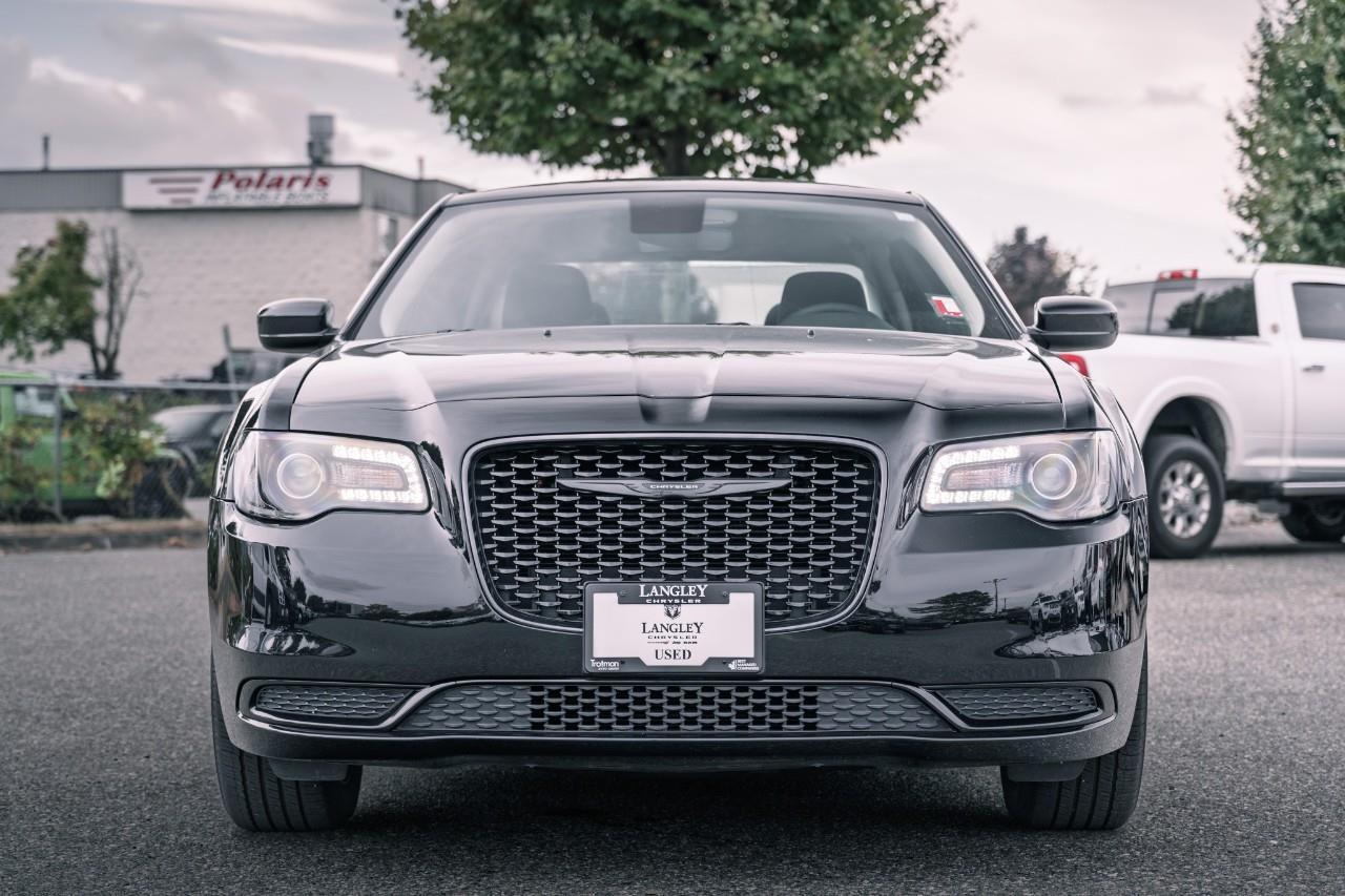 Chrysler 300 2023