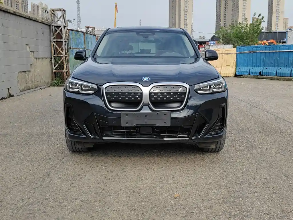 BMW iX3 2024