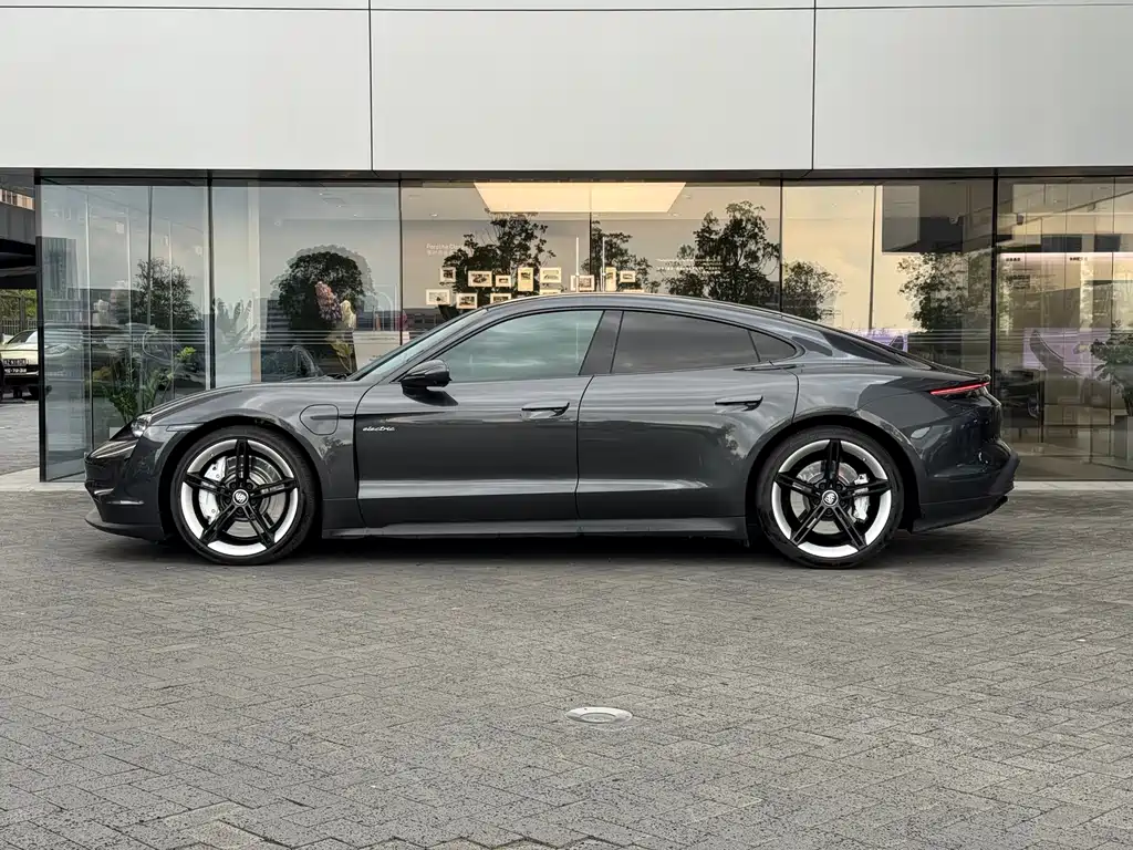 Porsche Taycan 2022