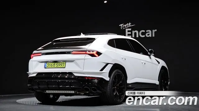 Lamborghini Urus 2024