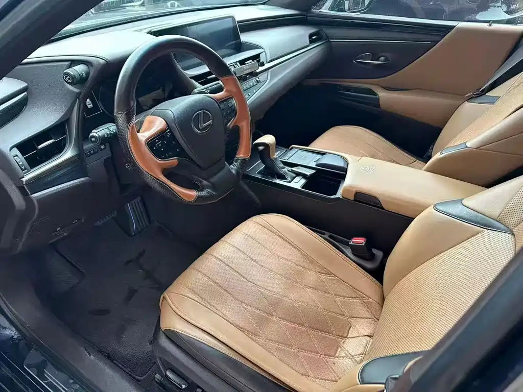 Lexus ES 2021