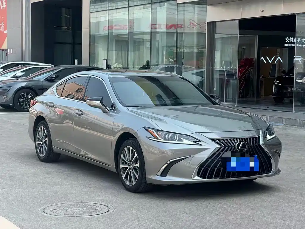 Lexus ES 2024