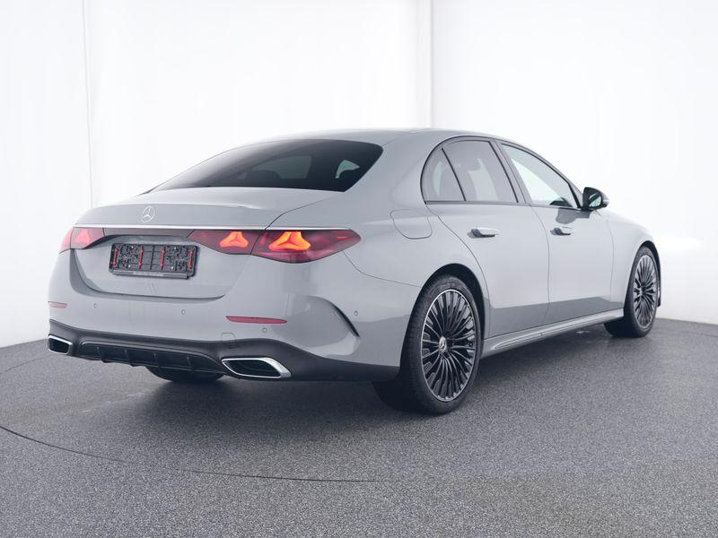 Mercedes-Benz E 220 2025