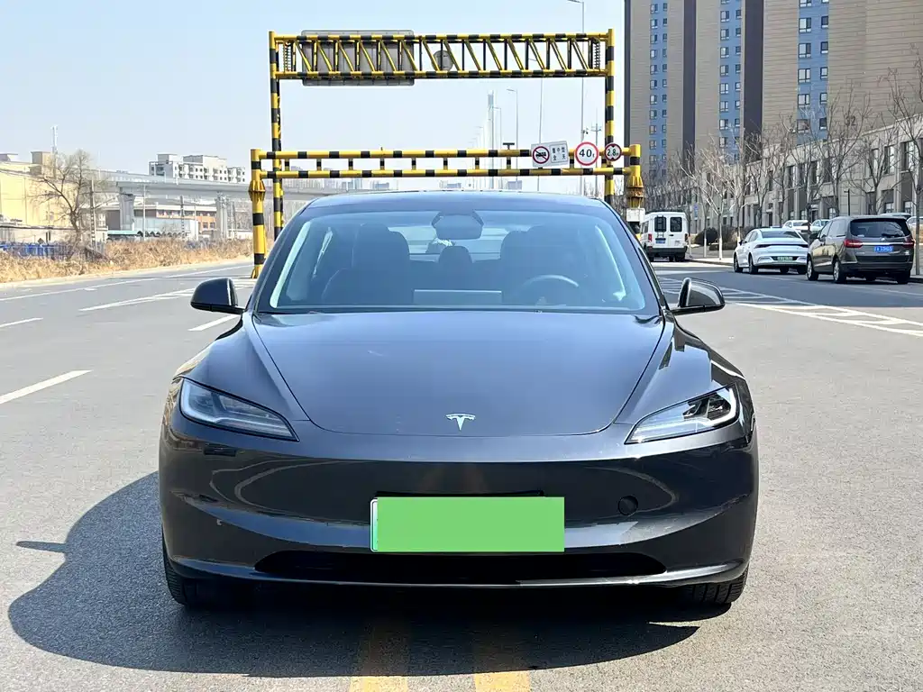 Tesla Model 3 2024