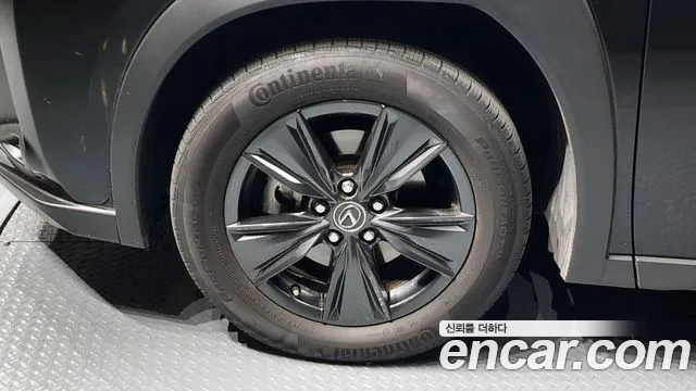 Lexus UX 2023