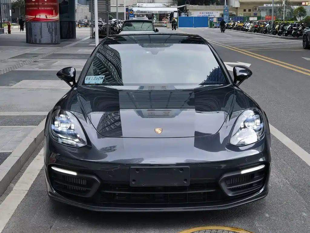 Porsche Panamera 2021
