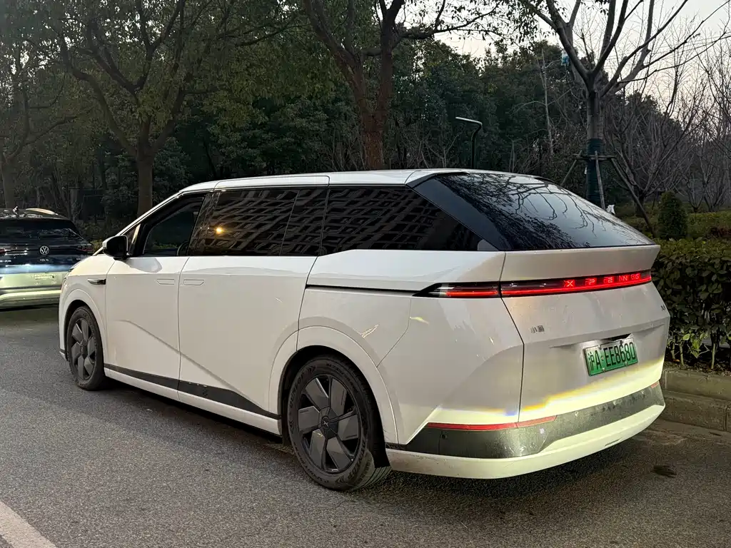 Xpeng X9 2024