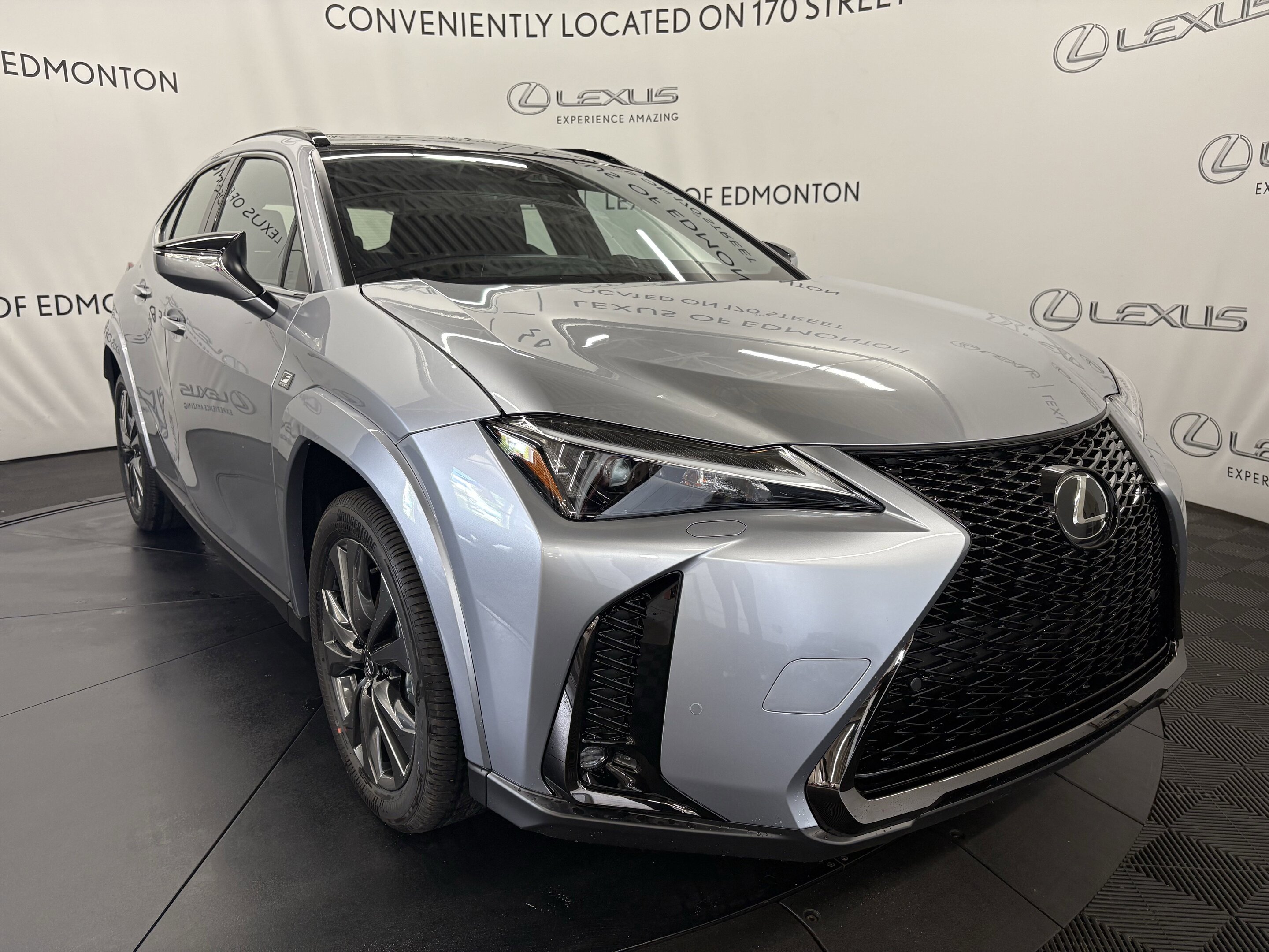Lexus UX 2025