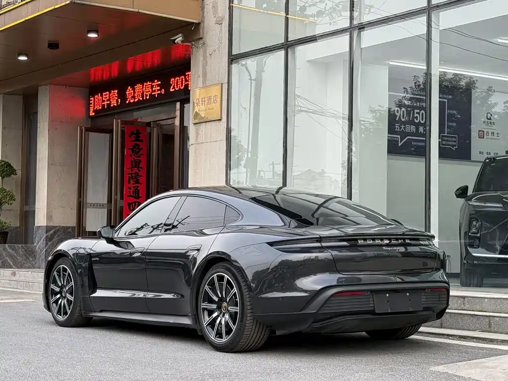 Porsche Taycan 2021