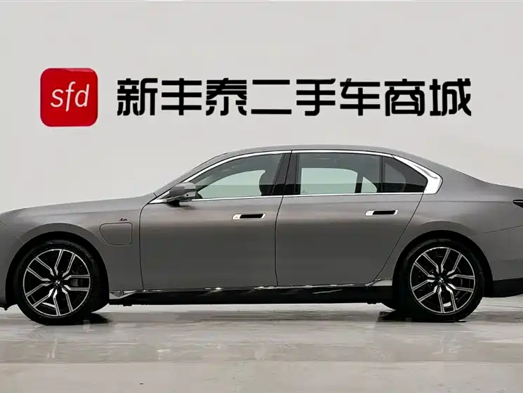 BMW i7 2025