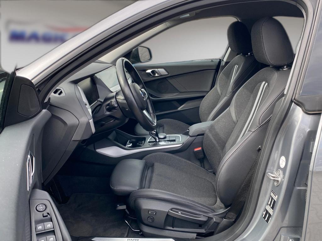 BMW 216 2022