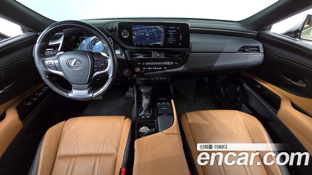 Lexus ES 2021