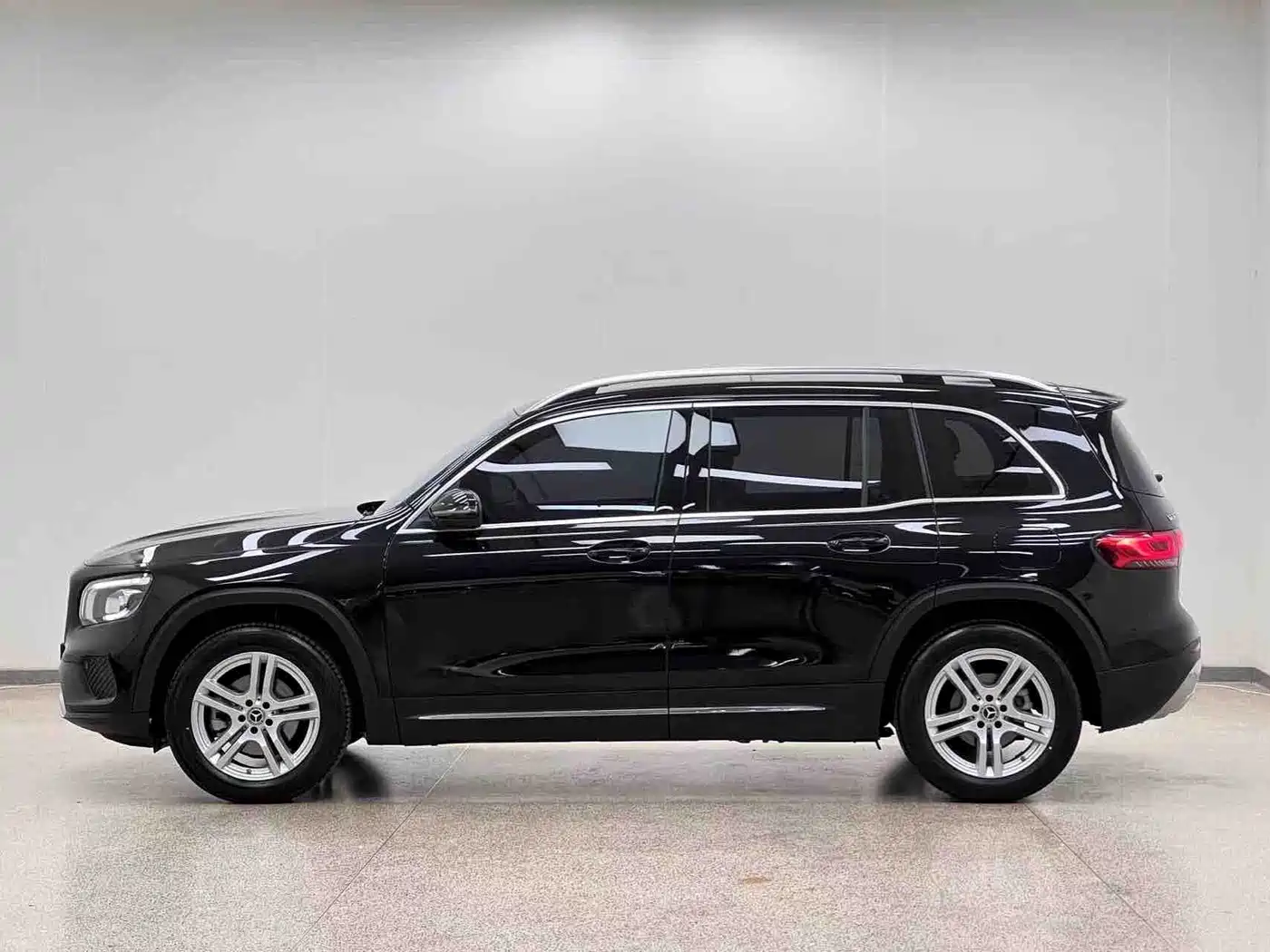 Mercedes-Benz GLB 2023