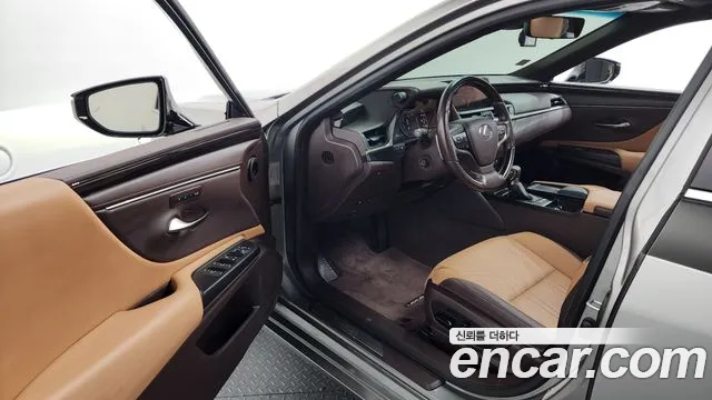 Lexus ES 2021