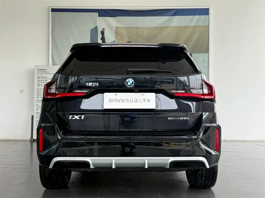 BMW iX1 2025