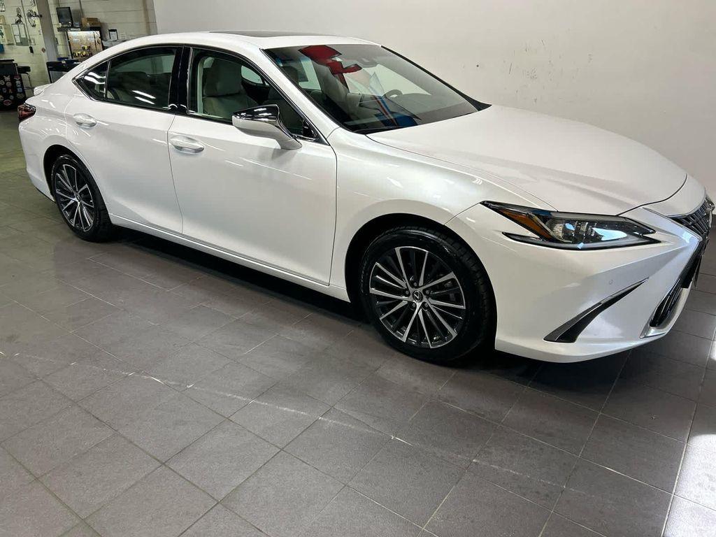 Lexus ES 2025