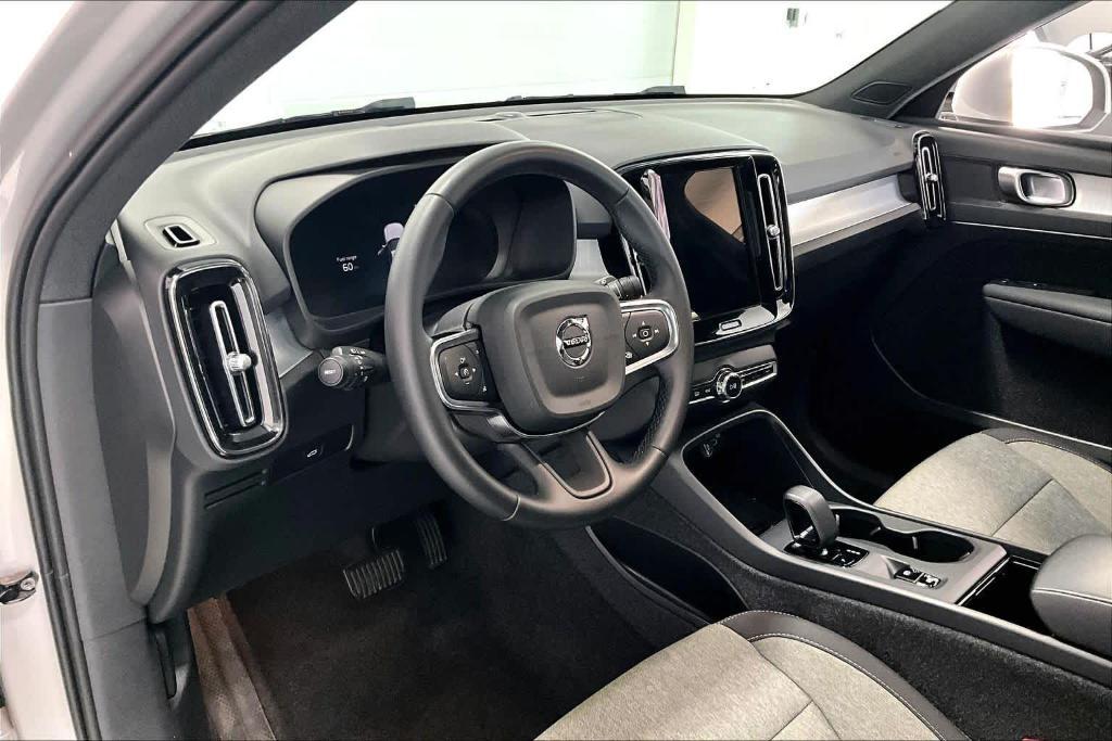 Volvo XC40 2025