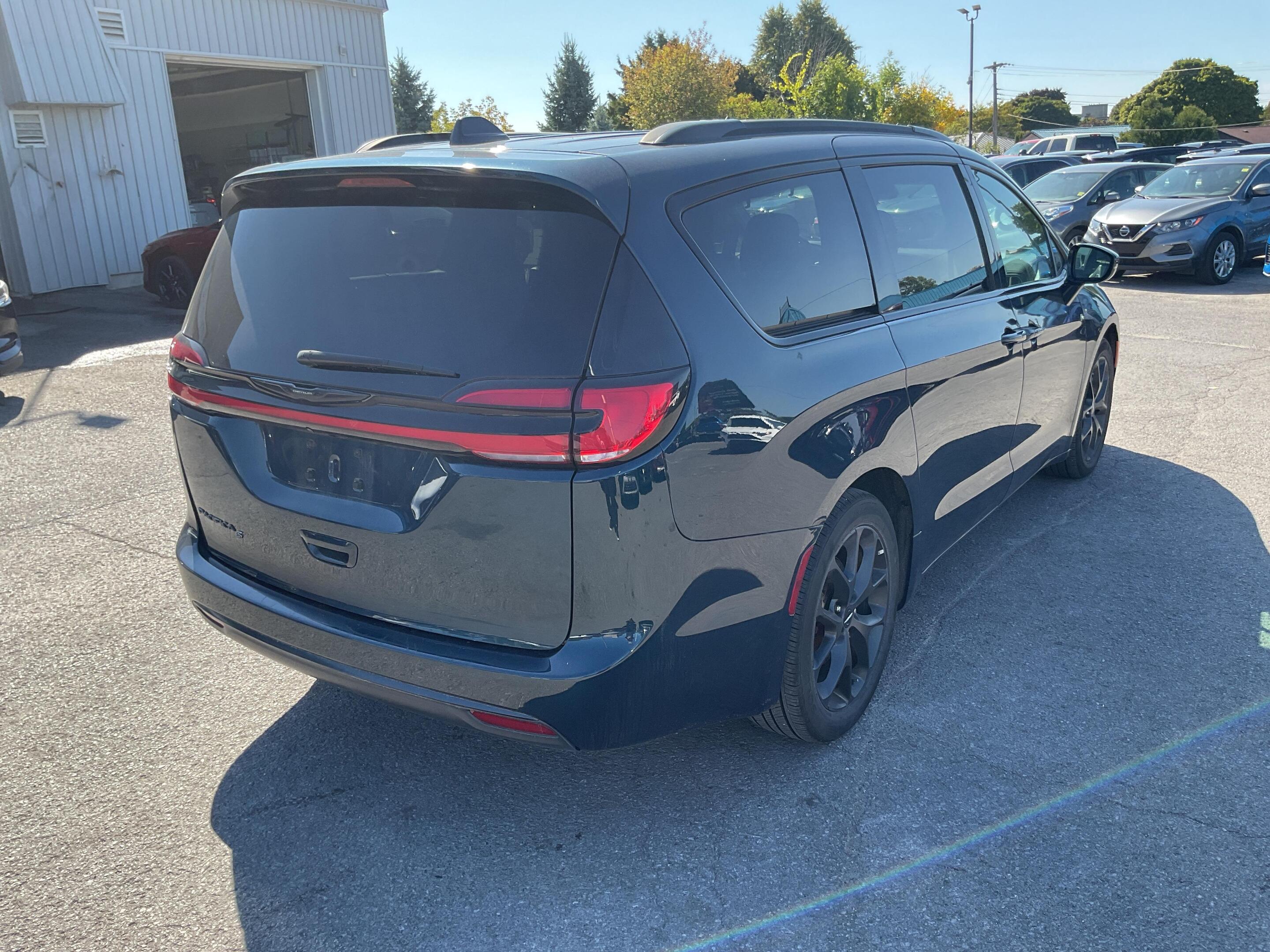 Chrysler Pacifica 2022