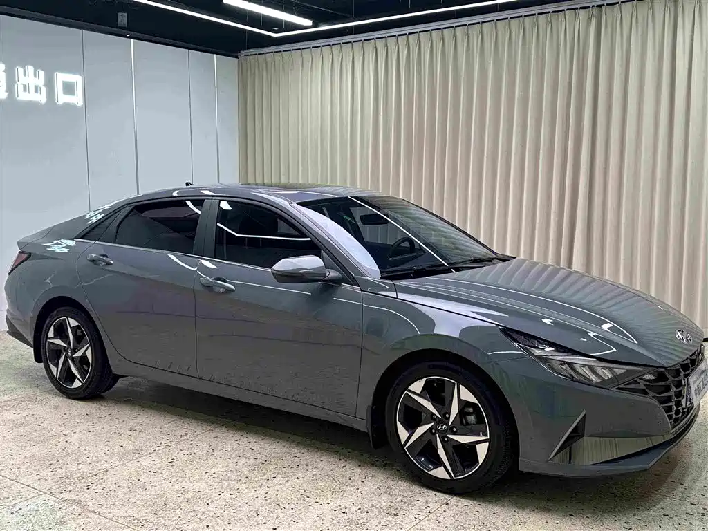 Hyundai Elantra 2022
