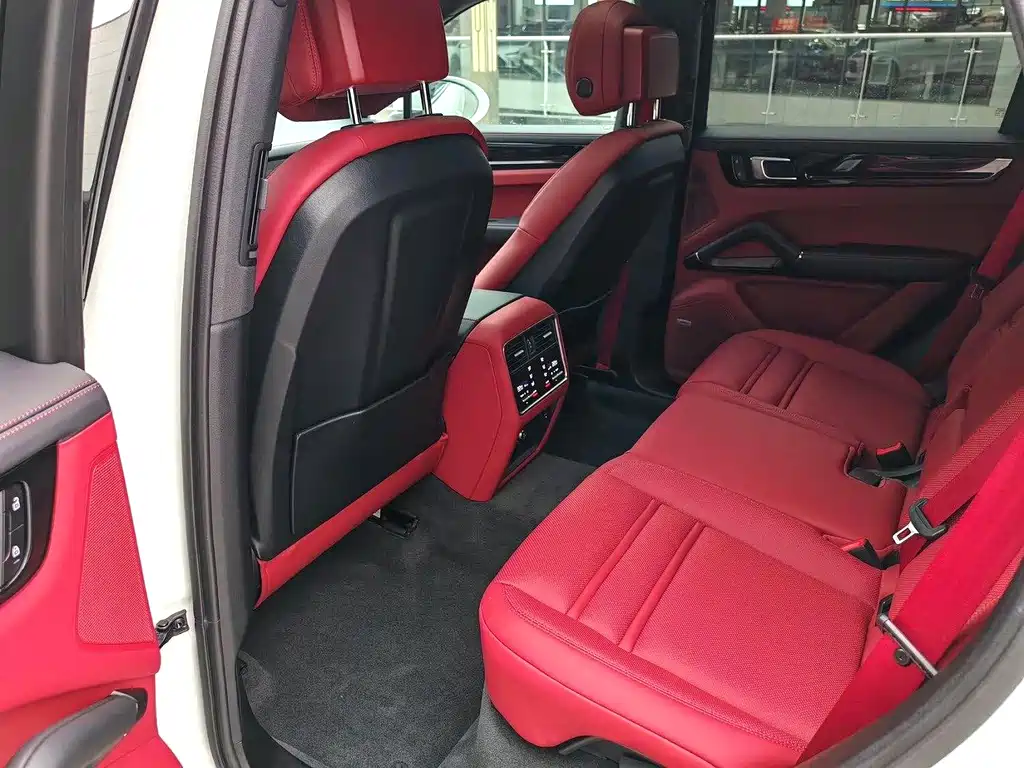 Porsche Cayenne 2022