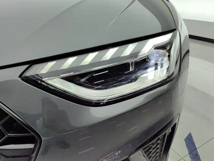 Audi A4 2023