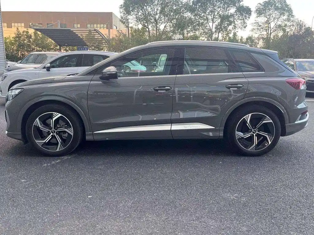 Audi Q4 e-tron 2024
