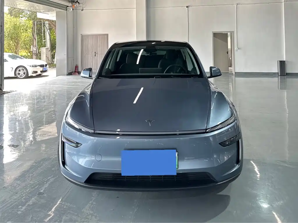 Tesla Model Y 2025