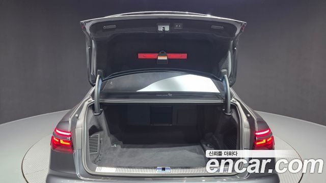 Audi A8 2022