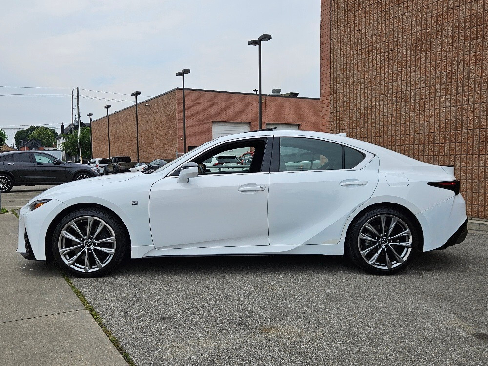 Lexus IS 2022