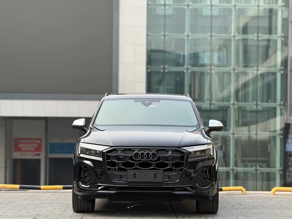 Audi SQ7 2025