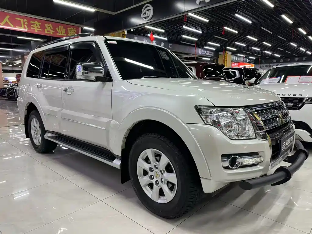 Mitsubishi Pajero 2023