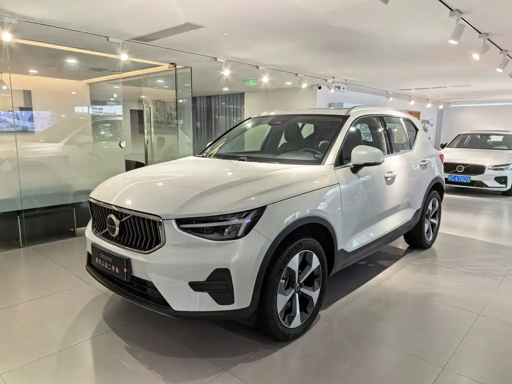 Volvo XC40 2025